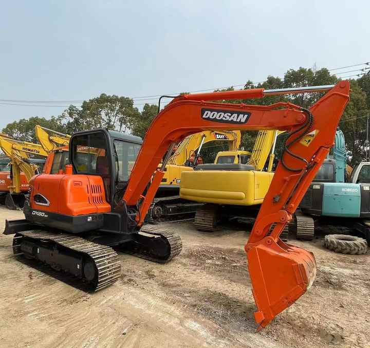 Used Doosan DX60-9c Excavator | Low Hours | Robust Undercarriage | Global Shipping | Discounted Price - Ekskavator mini: gambar 5 Used Doosan DX60-9c Excavator | Low Hours | Robust Undercarriage | Global Shipping | Discounted Price - Ekskavator mini: gambar 5