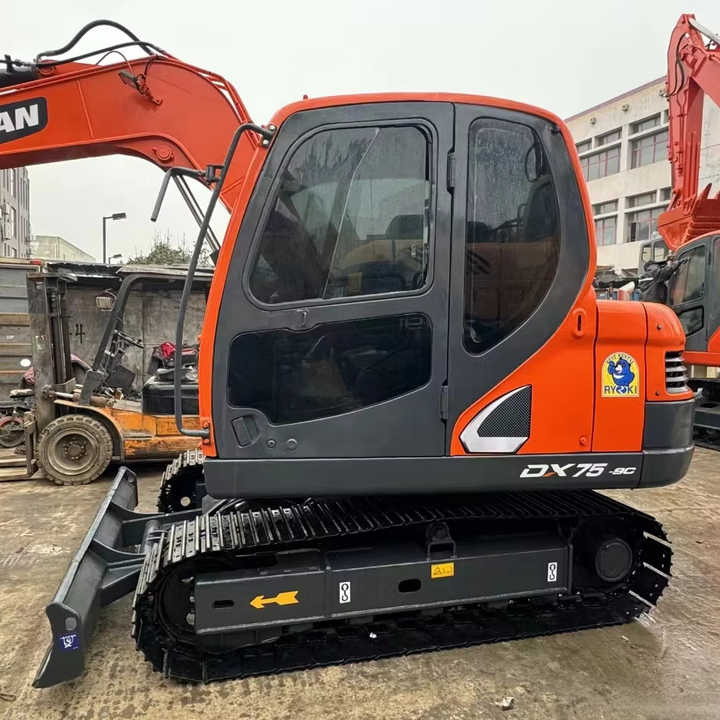 Used Excavator Doosan DX70 75 Excavator Second Hand Digger Used Machinery 7 Ton Used Hydraulic Crawler Excavator - Ekskavator perayap: gambar 1 Used Excavator Doosan DX70 75 Excavator Second Hand Digger Used Machinery 7 Ton Used Hydraulic Crawler Excavator - Ekskavator perayap: gambar 1