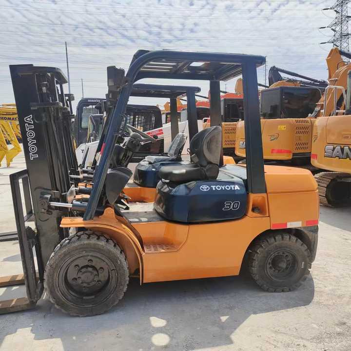 Used Japan Brand toyota 3 Tons Forklift on Hot Sale toyota Forklift 10 Ton 3ton 5 Ton Forklift - Forklift: gambar 1 Used Japan Brand toyota 3 Tons Forklift on Hot Sale toyota Forklift 10 Ton 3ton 5 Ton Forklift - Forklift: gambar 1
