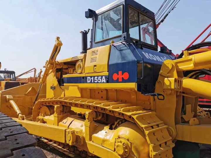 Used Komatsu Bulldozer D155A Strong Power Komatsu D155A Track Dozer for Sale - Bulldozer: gambar 2 Used Komatsu Bulldozer D155A Strong Power Komatsu D155A Track Dozer for Sale - Bulldozer: gambar 2