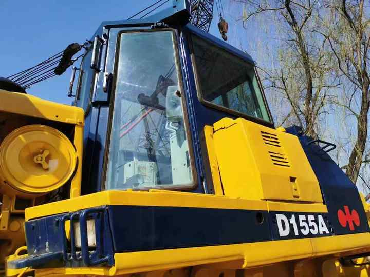 Used Komatsu Bulldozer D155A Strong Power Komatsu D155A Track Dozer for Sale - Bulldozer: gambar 3 Used Komatsu Bulldozer D155A Strong Power Komatsu D155A Track Dozer for Sale - Bulldozer: gambar 3