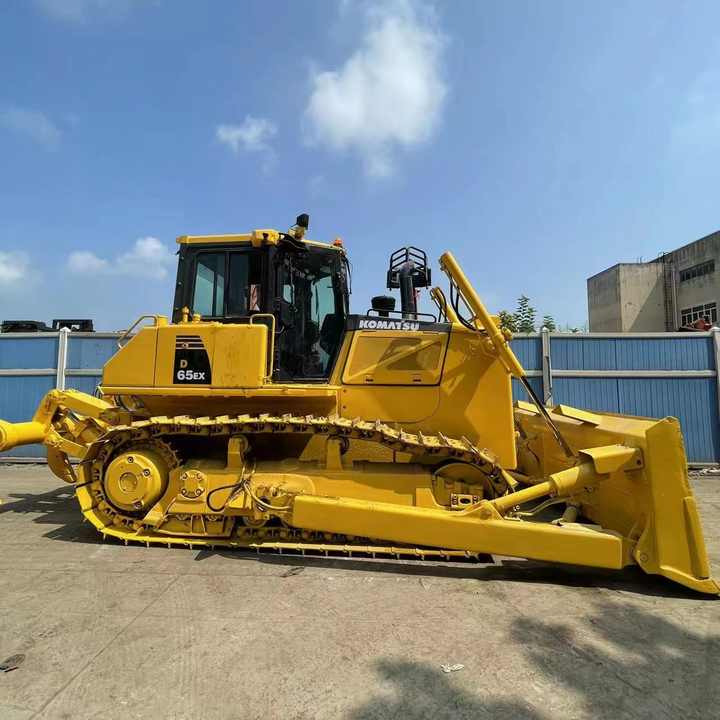 Used Komatsu Bulldozer D65 Strong Power Komatsu D65 Track Dozer for Sale - Bulldozer: gambar 3 Used Komatsu Bulldozer D65 Strong Power Komatsu D65 Track Dozer for Sale - Bulldozer: gambar 3