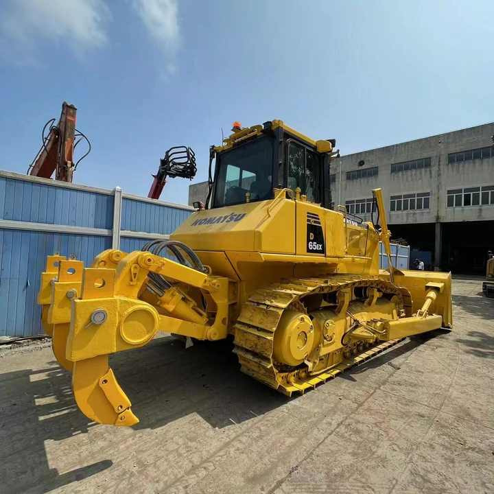 Used Komatsu Bulldozer D65 Strong Power Komatsu D65 Track Dozer for Sale - Bulldozer: gambar 2 Used Komatsu Bulldozer D65 Strong Power Komatsu D65 Track Dozer for Sale - Bulldozer: gambar 2