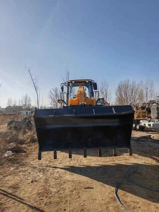 Used LIUGONG 856H wheel in Good Condition for sale 90%new uesd Loader liugong 856h Used Loader For Sale - Wheel loader: gambar 3 Used LIUGONG 856H wheel in Good Condition for sale 90%new uesd Loader liugong 856h Used Loader For Sale - Wheel loader: gambar 3