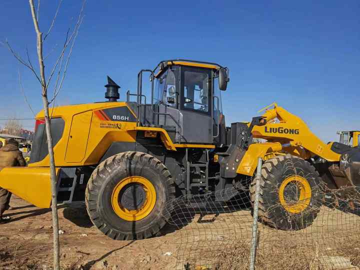 Used LIUGONG 856H wheel in Good Condition for sale 90%new uesd Loader liugong 856h Used Loader For Sale - Wheel loader: gambar 4 Used LIUGONG 856H wheel in Good Condition for sale 90%new uesd Loader liugong 856h Used Loader For Sale - Wheel loader: gambar 4
