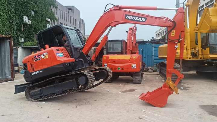 Used Mini Excavator DX55-9C Doosan Excavator 5 Tonnes High Performance Low Price for Sale Dh55 Dh60 Dx55 Dx60 in Stock - Ekskavator mini: gambar 2 Used Mini Excavator DX55-9C Doosan Excavator 5 Tonnes High Performance Low Price for Sale Dh55 Dh60 Dx55 Dx60 in Stock - Ekskavator mini: gambar 2