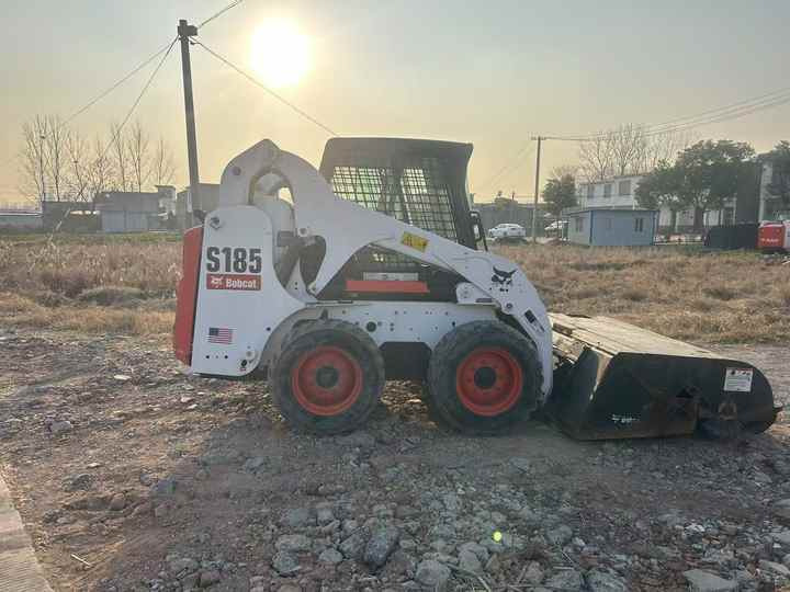 Used bobcat s185 skid steer loader on sale 100% excellent condition bobcat brand s185 s300 s550 s16 s18 skid steer sale - Skid steer: gambar 3 Used bobcat s185 skid steer loader on sale 100% excellent condition bobcat brand s185 s300 s550 s16 s18 skid steer sale - Skid steer: gambar 3