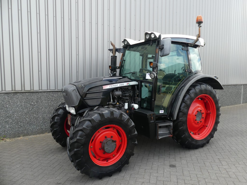 FENDT 209S Vario - Traktor kompak: gambar 1 FENDT 209S Vario - Traktor kompak: gambar 1