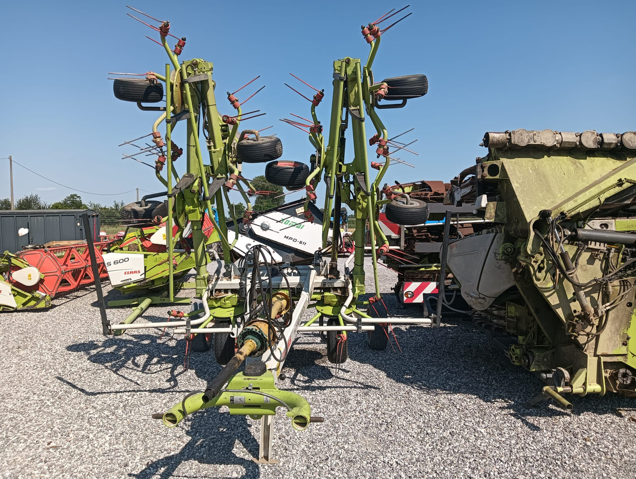 CLAAS VOLTO 900 T - Tedder/ Menyapu: gambar 1 CLAAS VOLTO 900 T - Tedder/ Menyapu: gambar 1