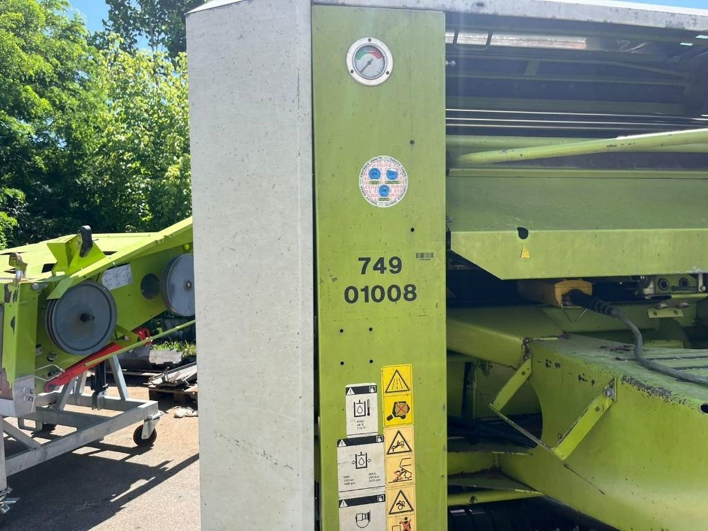 Claas Rollant 240 - Baler bulat: gambar 2 Claas Rollant 240 - Baler bulat: gambar 2