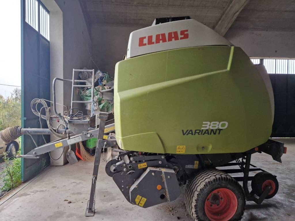 Claas VARIANT 380 PRO RF  - Baler bulat: gambar 1 Claas VARIANT 380 PRO RF  - Baler bulat: gambar 1