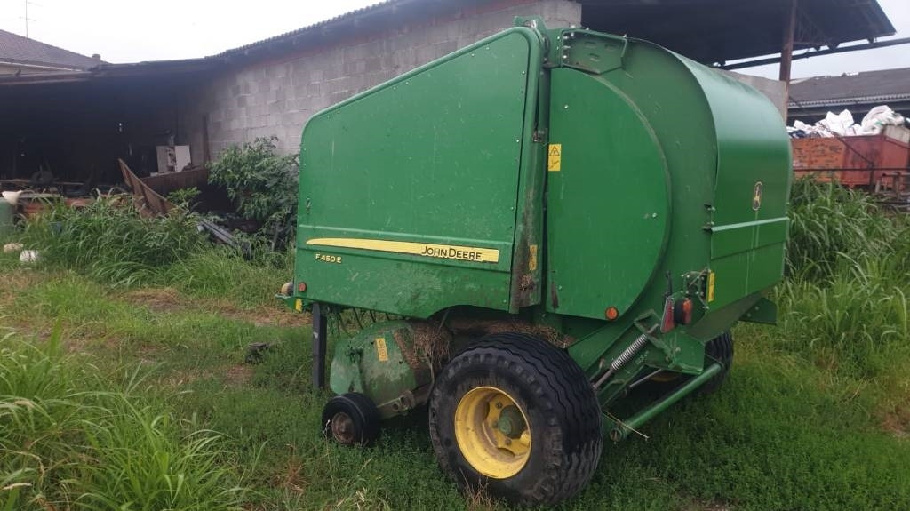 John Deere F 450 - Baler bulat: gambar 3 John Deere F 450 - Baler bulat: gambar 3