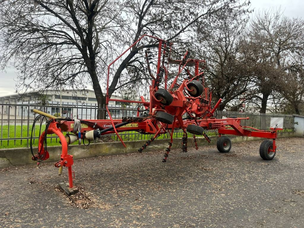 Kuhn 6520 - Tedder/ Menyapu: gambar 1 Kuhn 6520 - Tedder/ Menyapu: gambar 1
