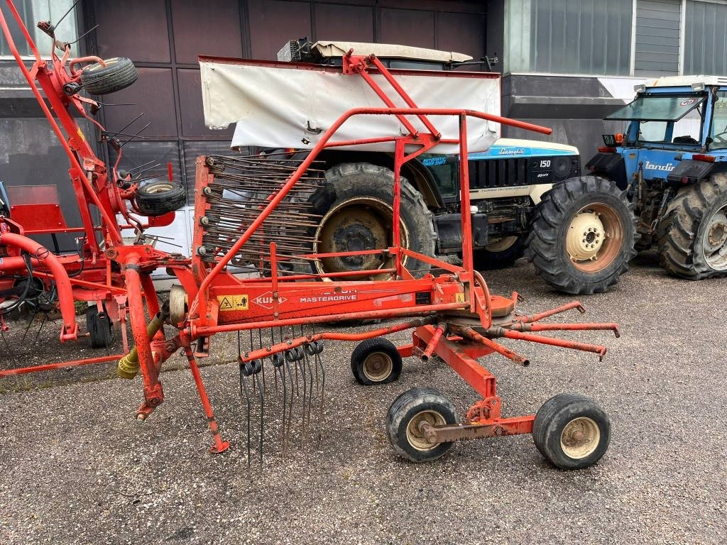 Kuhn GA 4121 G M - Tedder/ Menyapu: gambar 1 Kuhn GA 4121 G M - Tedder/ Menyapu: gambar 1