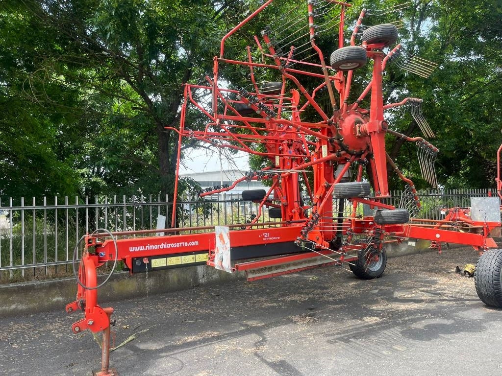 Kuhn GA 8121 - Tedder/ Menyapu: gambar 3 Kuhn GA 8121 - Tedder/ Menyapu: gambar 3