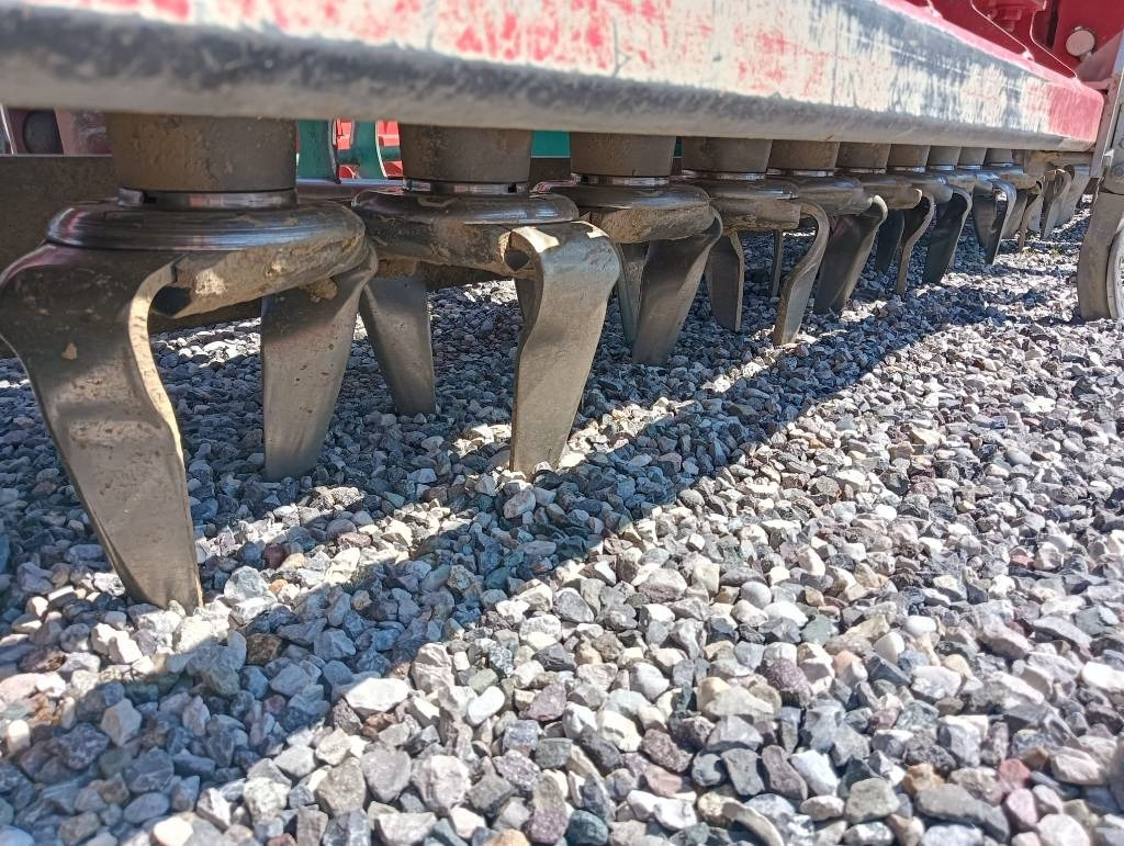 Kverneland NG-H101F30  - Garu putar: gambar 4 Kverneland NG-H101F30  - Garu putar: gambar 4