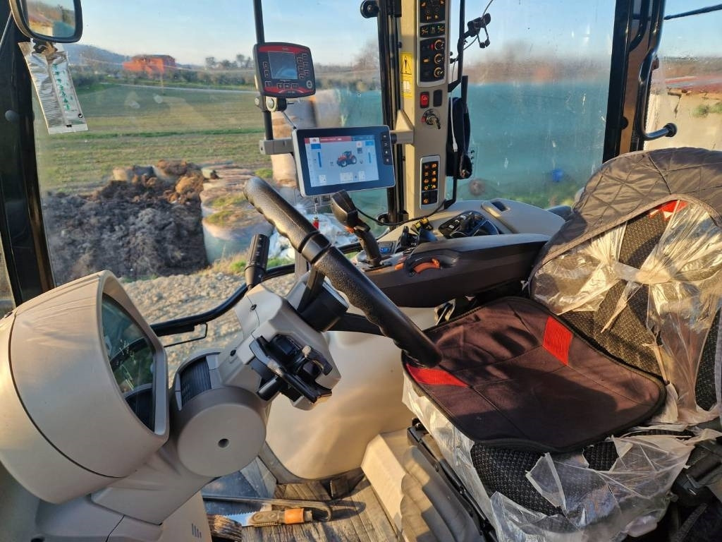 Massey Ferguson 7718 DYNA 6 NEXT GENERATION - Traktor: gambar 2 Massey Ferguson 7718 DYNA 6 NEXT GENERATION - Traktor: gambar 2