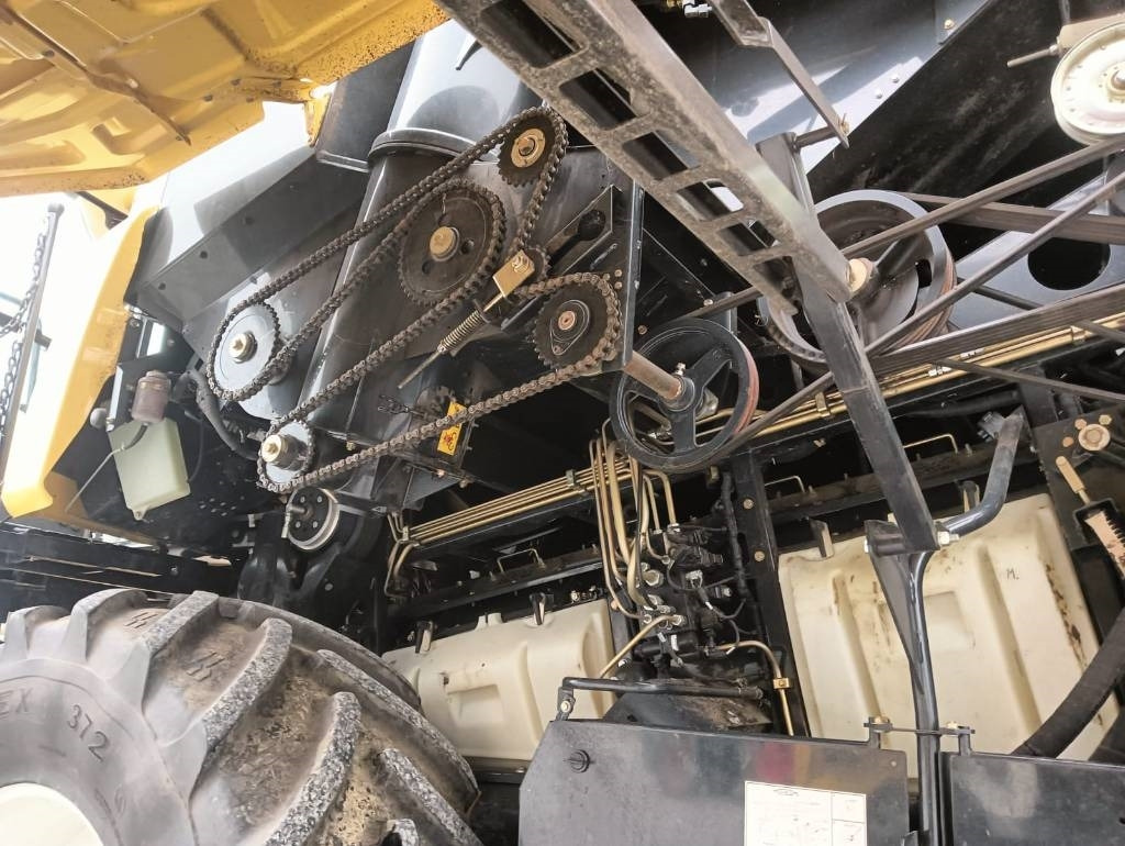 Pemanen gabungan New Holland CR 7.90: gambar 29