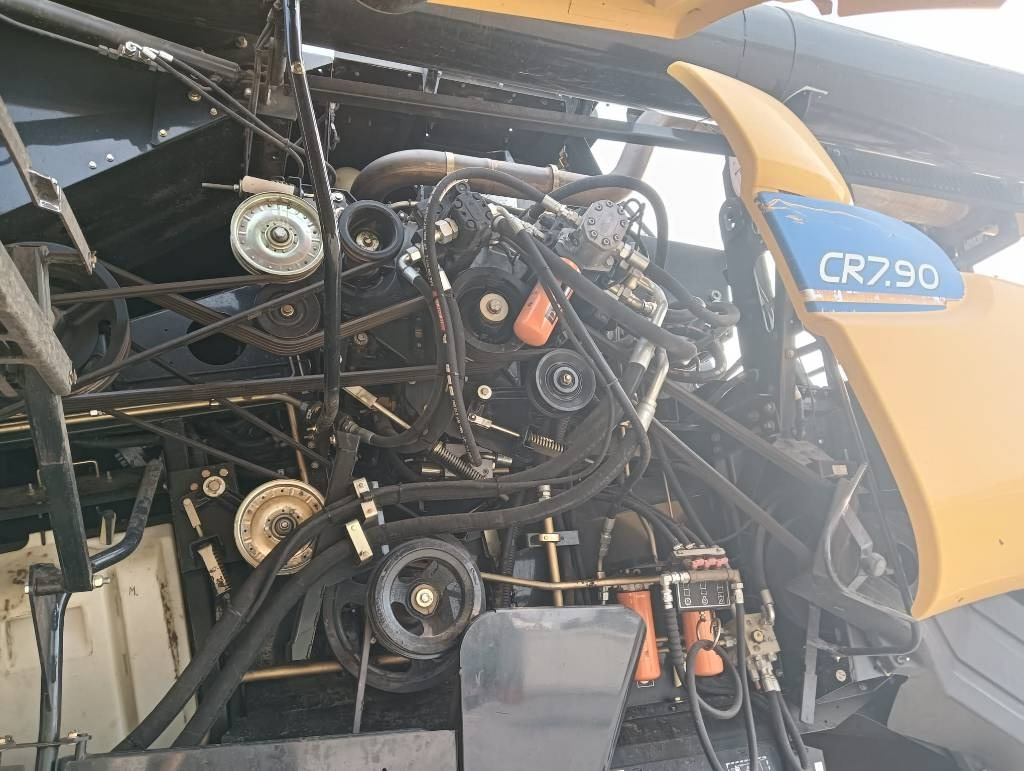 New Holland CR 7.90 - Pemanen gabungan: gambar 5 New Holland CR 7.90 - Pemanen gabungan: gambar 5