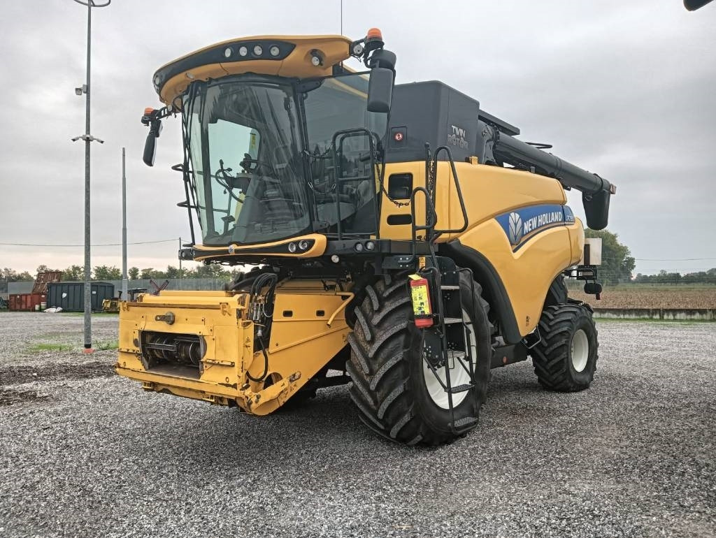 New Holland CR 7.90 - Pemanen gabungan: gambar 2 New Holland CR 7.90 - Pemanen gabungan: gambar 2