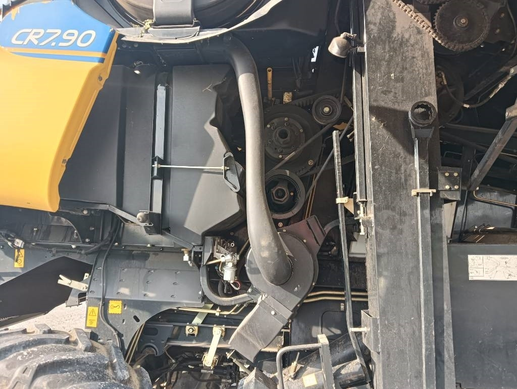 Pemanen gabungan New Holland CR 7.90: gambar 6