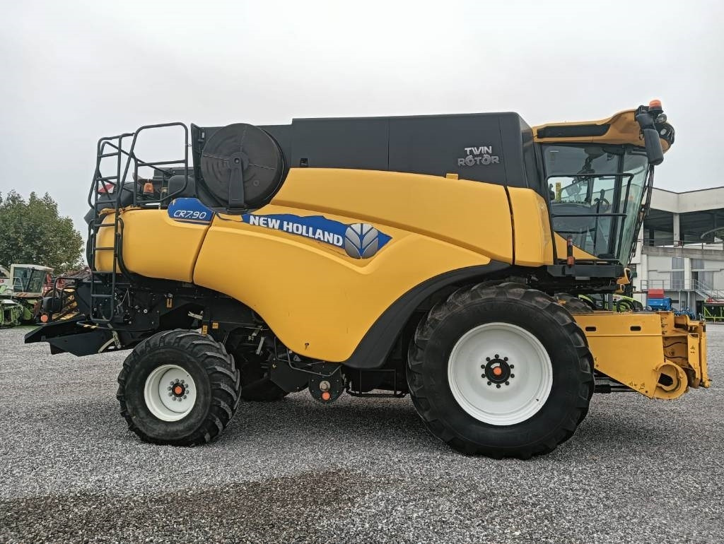 Pemanen gabungan New Holland CR 7.90: gambar 17