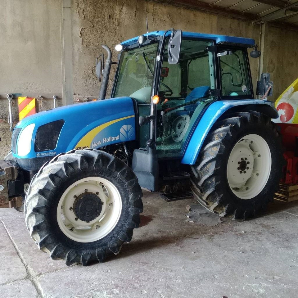 New Holland T 5050 - Traktor: gambar 1 New Holland T 5050 - Traktor: gambar 1