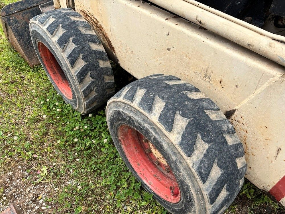 Bobcat 825 - Skid steer: gambar 3 Bobcat 825 - Skid steer: gambar 3