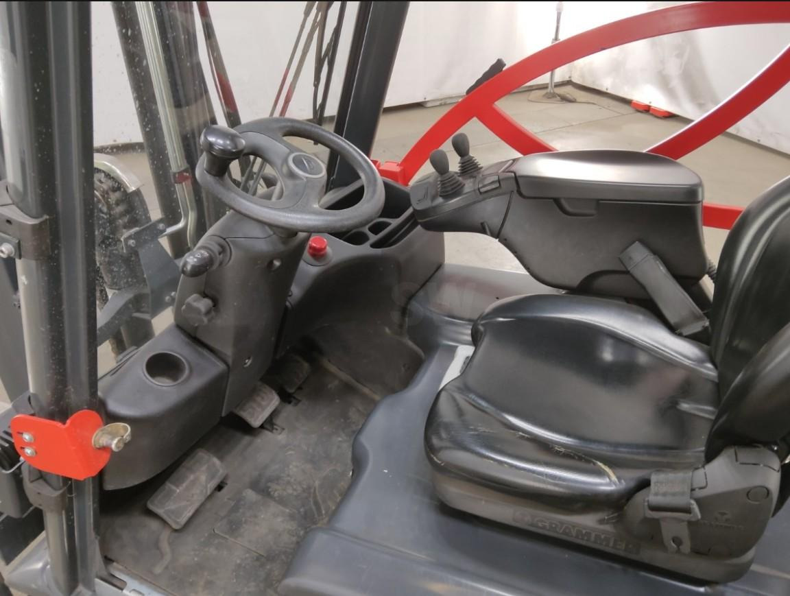 Fenwick E16 - Forklift listrik: gambar 3 Fenwick E16 - Forklift listrik: gambar 3