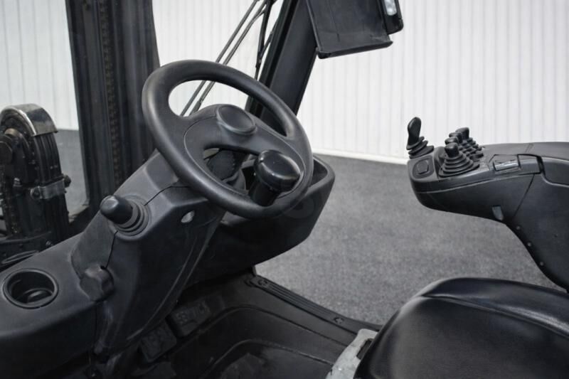 Fenwick H18T-01 - Forklift LPG: gambar 3 Fenwick H18T-01 - Forklift LPG: gambar 3