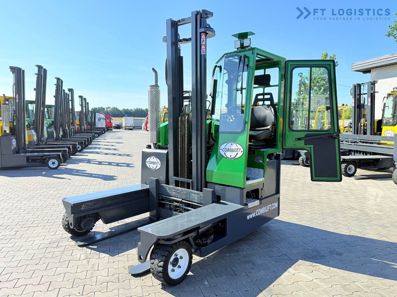 COMBILIFT C3000 / DUPLEX - 4100MM / DIESEL / FREE LIFT / CABIN / LIKE NEW - Loader empat arah: gambar 4 COMBILIFT C3000 / DUPLEX - 4100MM / DIESEL / FREE LIFT / CABIN / LIKE NEW - Loader empat arah: gambar 4