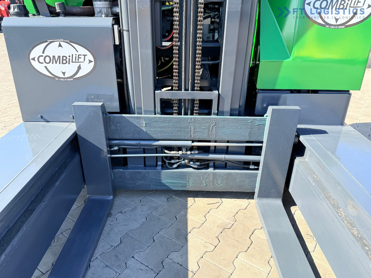COMBILIFT C3000 / DUPLEX - 4100MM / DIESEL / FREE LIFT / CABIN / LIKE NEW - Loader empat arah: gambar 3 COMBILIFT C3000 / DUPLEX - 4100MM / DIESEL / FREE LIFT / CABIN / LIKE NEW - Loader empat arah: gambar 3