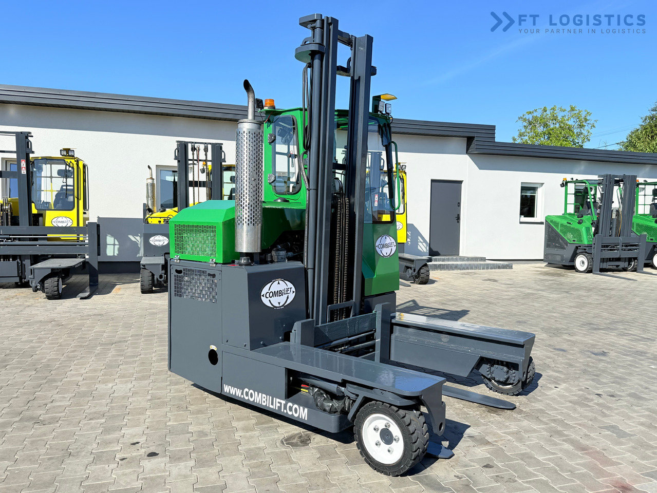 COMBILIFT C3000 / DUPLEX - 4100MM / DIESEL / FREE LIFT / CABIN / LIKE NEW - Loader empat arah: gambar 1 COMBILIFT C3000 / DUPLEX - 4100MM / DIESEL / FREE LIFT / CABIN / LIKE NEW - Loader empat arah: gambar 1