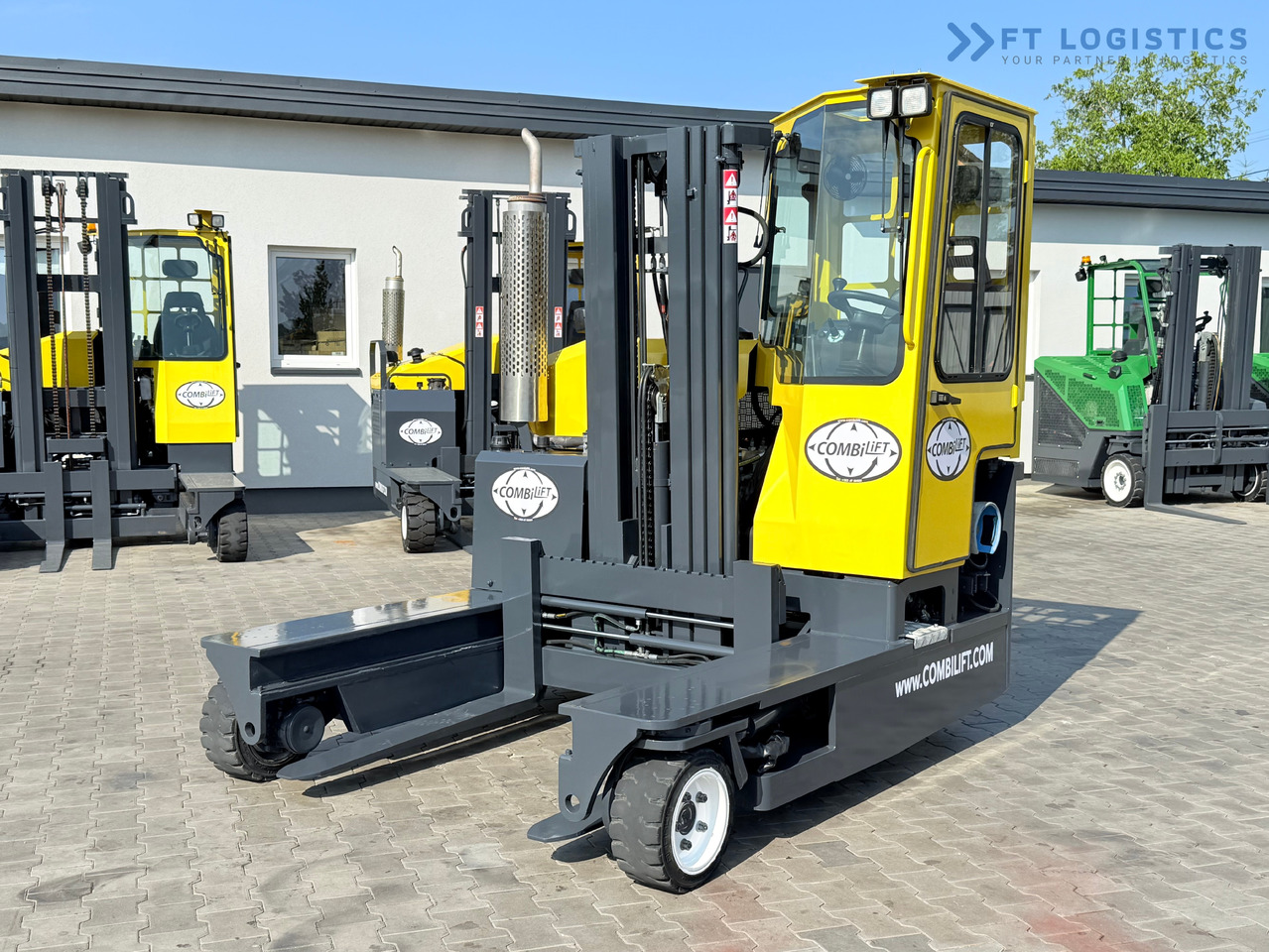 COMBILIFT C3000 / GAS / TRIPLEX - 4900MM / ONLY 1537 HOURS / FORK POSITIONER / CABIN / LIKE NEW - Loader empat arah: gambar 1 COMBILIFT C3000 / GAS / TRIPLEX - 4900MM / ONLY 1537 HOURS / FORK POSITIONER / CABIN / LIKE NEW - Loader empat arah: gambar 1