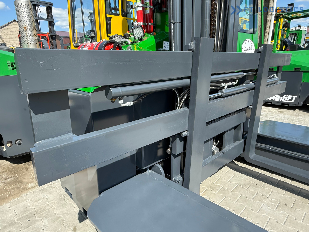 COMBILIFT C5000E / ELECTRIC / TRIPLEX 8300MM / FULL FREE LIFT / WIDE POSITIONER / FORK SIDESHIFT / BATTERY LIKE NEW - Loader empat arah: gambar 5 COMBILIFT C5000E / ELECTRIC / TRIPLEX 8300MM / FULL FREE LIFT / WIDE POSITIONER / FORK SIDESHIFT / BATTERY LIKE NEW - Loader empat arah: gambar 5