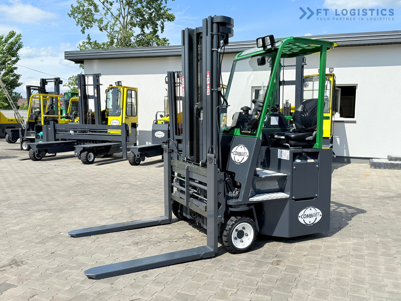COMBILIFT CB2500 / DIESEL / EXTENDABLE FORKS / TRIPLEX / 5500MM / FREE LIFT / SIDE SHIFT / FORK POSITIONER / LIKE NEW - Loader empat arah: gambar 3 COMBILIFT CB2500 / DIESEL / EXTENDABLE FORKS / TRIPLEX / 5500MM / FREE LIFT / SIDE SHIFT / FORK POSITIONER / LIKE NEW - Loader empat arah: gambar 3