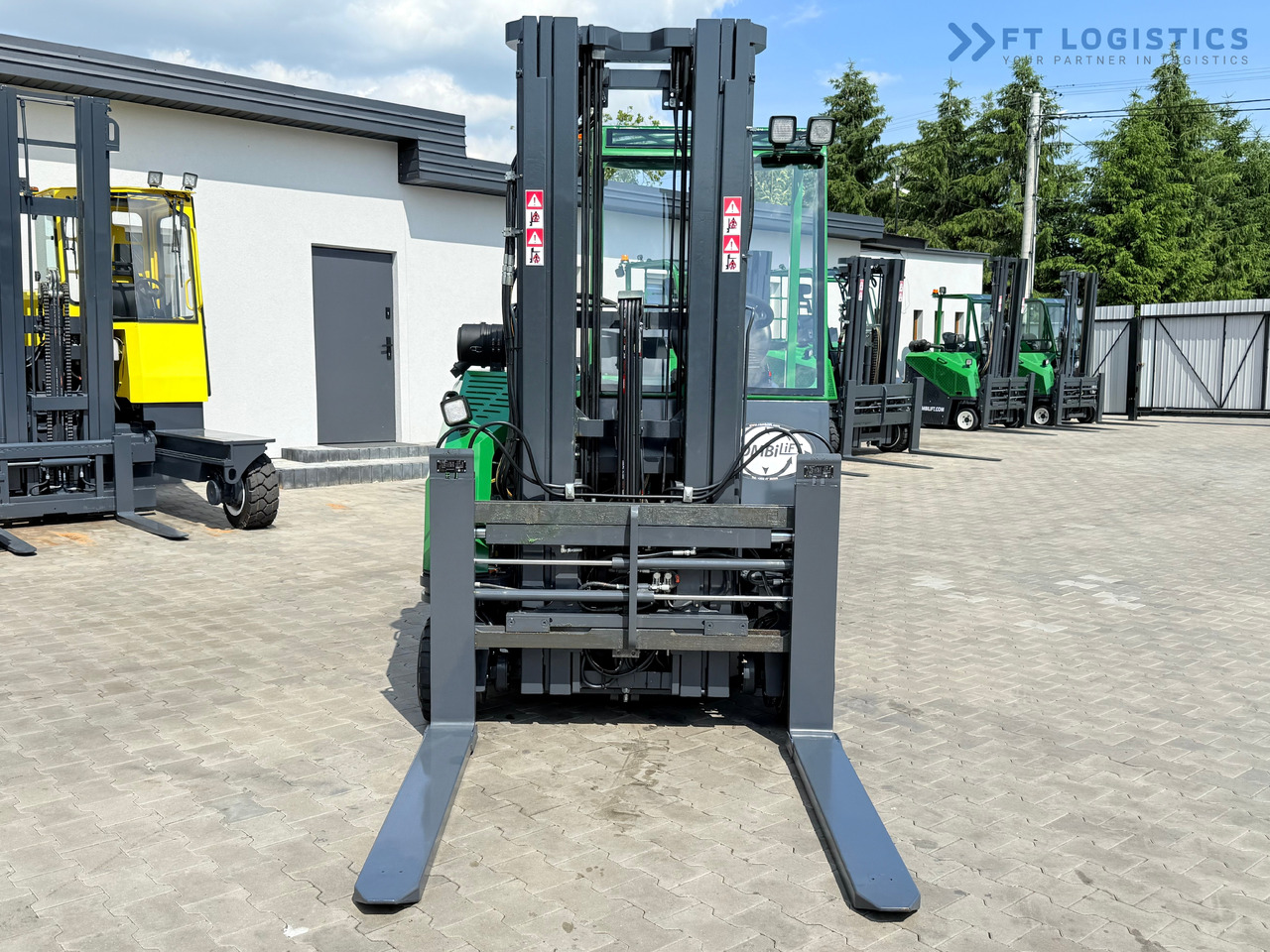 COMBILIFT CB2500 / DIESEL / EXTENDABLE FORKS / TRIPLEX / 5500MM / FREE LIFT / SIDE SHIFT / FORK POSITIONER / LIKE NEW - Loader empat arah: gambar 4 COMBILIFT CB2500 / DIESEL / EXTENDABLE FORKS / TRIPLEX / 5500MM / FREE LIFT / SIDE SHIFT / FORK POSITIONER / LIKE NEW - Loader empat arah: gambar 4