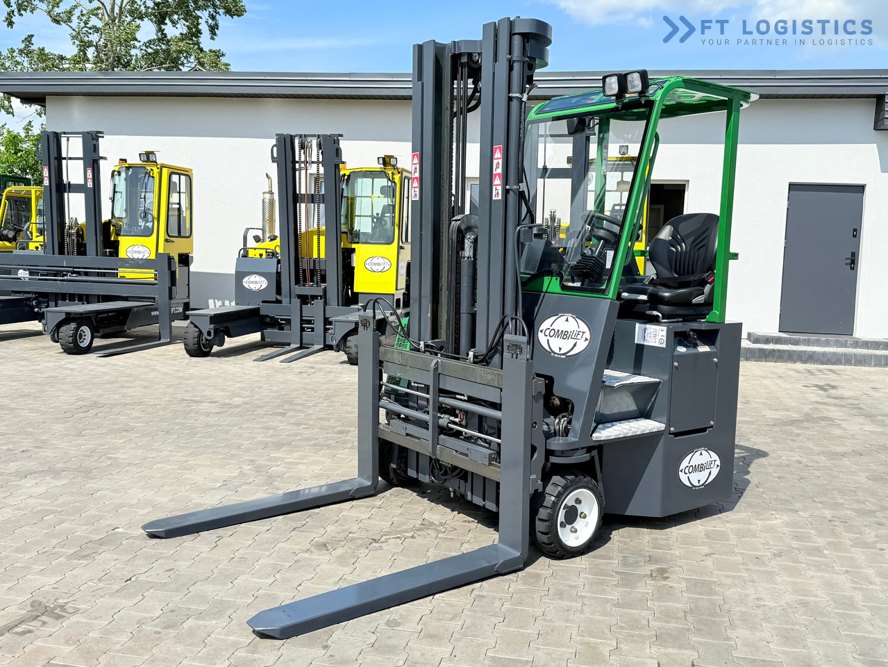 COMBILIFT CB2500 / DIESEL / EXTENDABLE FORKS / TRIPLEX / 5500MM / FREE LIFT / SIDE SHIFT / FORK POSITIONER / LIKE NEW - Loader empat arah: gambar 1 COMBILIFT CB2500 / DIESEL / EXTENDABLE FORKS / TRIPLEX / 5500MM / FREE LIFT / SIDE SHIFT / FORK POSITIONER / LIKE NEW - Loader empat arah: gambar 1