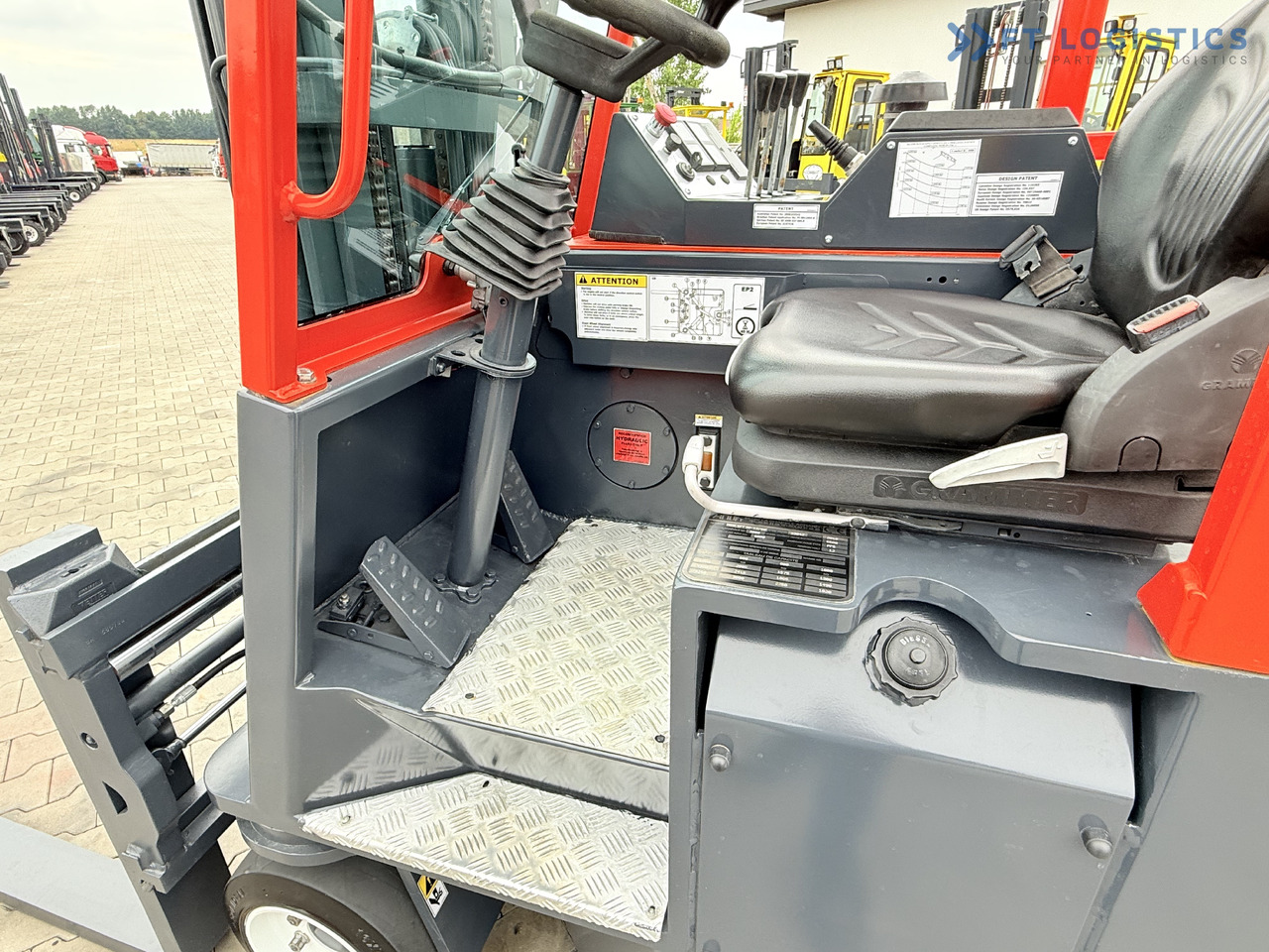COMBILIFT Combilift C3000CB – TRIPLEX 6000mm – Year 2016 / Only 2,161 hours / Free Lift / Fork Positioner / Diesel - Loader empat arah: gambar 5 COMBILIFT Combilift C3000CB – TRIPLEX 6000mm – Year 2016 / Only 2,161 hours / Free Lift / Fork Positioner / Diesel - Loader empat arah: gambar 5