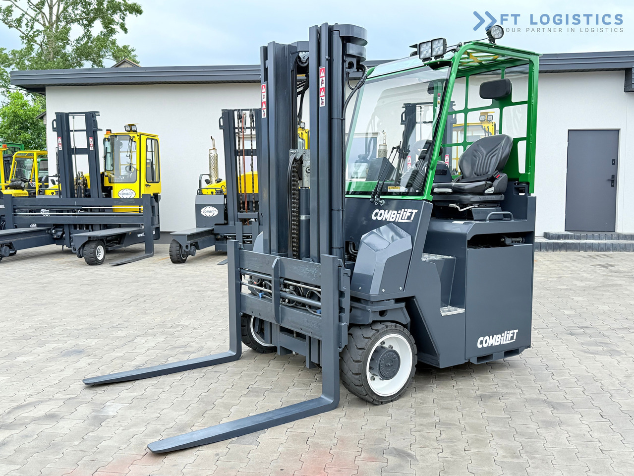 COMBILIFT Combilift CBE4000 / TRIPLEX 5200MM / ELECTRIC / FREE LIFT / FORK POSITIONER / SIDESHIFT / LIKE NEW - Loader empat arah: gambar 1 COMBILIFT Combilift CBE4000 / TRIPLEX 5200MM / ELECTRIC / FREE LIFT / FORK POSITIONER / SIDESHIFT / LIKE NEW - Loader empat arah: gambar 1