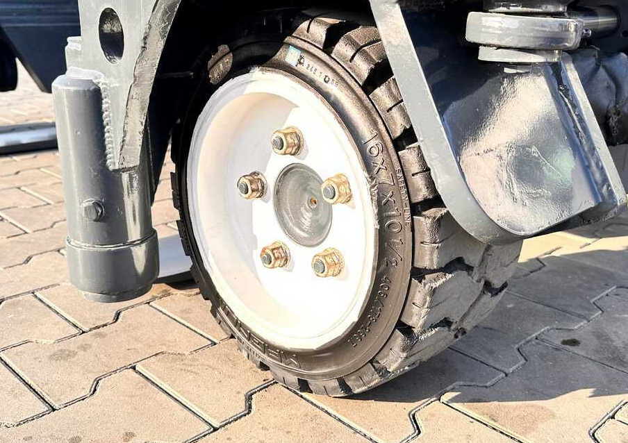 Combilift C3000 / DUPLEX / 4100MM / LPG / FREE LIFT / LIKE NEW - Loader empat arah: gambar 4 Combilift C3000 / DUPLEX / 4100MM / LPG / FREE LIFT / LIKE NEW - Loader empat arah: gambar 4