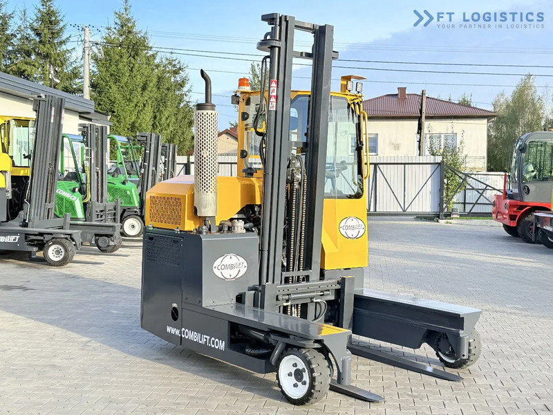Combilift C3000 / GAS / DUPLEX 4500MM / ONLY 3096 HOURS / FORK SIDE SHIFT / FULL CABIN / EXCELLENT CONDITION / Wide range of four-way and - Loader empat arah: gambar 5 Combilift C3000 / GAS / DUPLEX 4500MM / ONLY 3096 HOURS / FORK SIDE SHIFT / FULL CABIN / EXCELLENT CONDITION / Wide range of four-way and - Loader empat arah: gambar 5