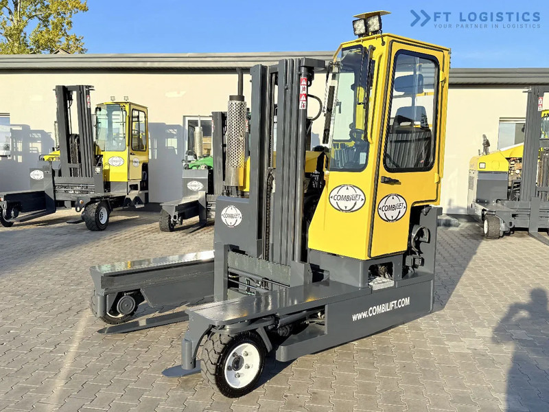 Combilift C3000 / GAS / TRIPLEX 4900MM / FREE LIFT / FORK POSITIONER / FULL CABIN / EXCELLENT CONDITION / Wide range of four-way and side - Loader empat arah: gambar 3 Combilift C3000 / GAS / TRIPLEX 4900MM / FREE LIFT / FORK POSITIONER / FULL CABIN / EXCELLENT CONDITION / Wide range of four-way and side - Loader empat arah: gambar 3