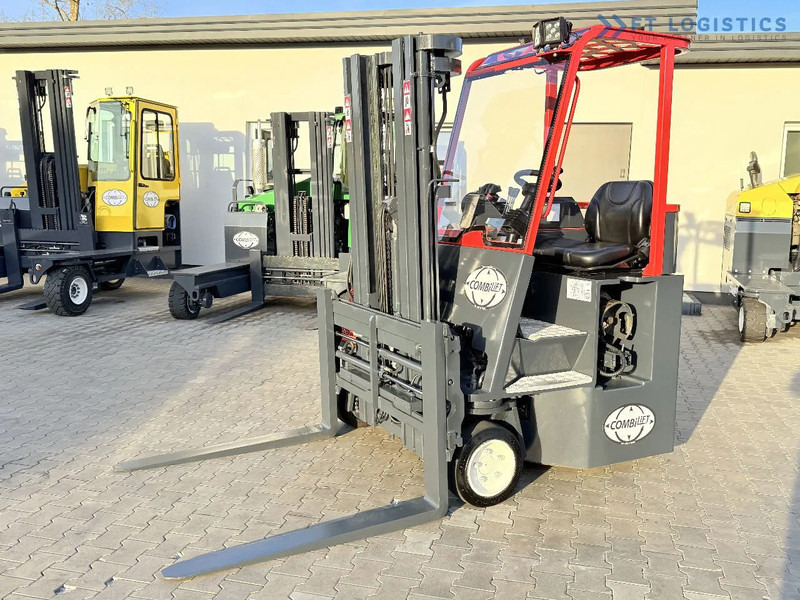 Combilift C3000CB / GAS / TRIPLEX 4900MM / FREE LIFT / SIDE SHIFT / FORK POSITIONER / EXCELLENT CONDITION / Wide range of four-way and sid - Loader empat arah: gambar 1 Combilift C3000CB / GAS / TRIPLEX 4900MM / FREE LIFT / SIDE SHIFT / FORK POSITIONER / EXCELLENT CONDITION / Wide range of four-way and sid - Loader empat arah: gambar 1
