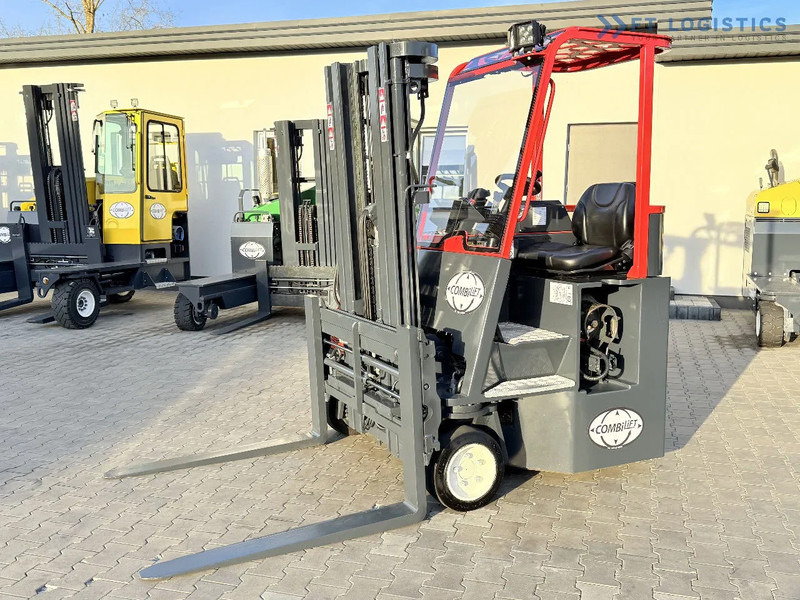 Combilift C3000CB / GAS / TRIPLEX 4900MM / FREE LIFT / SIDE SHIFT / FORK POSITIONER / EXCELLENT CONDITION / Wide range of four-way and sid - Loader empat arah: gambar 3 Combilift C3000CB / GAS / TRIPLEX 4900MM / FREE LIFT / SIDE SHIFT / FORK POSITIONER / EXCELLENT CONDITION / Wide range of four-way and sid - Loader empat arah: gambar 3