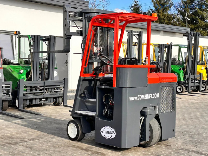 Combilift C3000CB / LPG / TRIPLEX / 5500MM / FREE LIFT / FORK SHIFT / POSITIONER C3000CB / LPG / TRIPLEX / 5500MM / FREE LIFT / FORK SHIFT - Loader empat arah: gambar 3 Combilift C3000CB / LPG / TRIPLEX / 5500MM / FREE LIFT / FORK SHIFT / POSITIONER C3000CB / LPG / TRIPLEX / 5500MM / FREE LIFT / FORK SHIFT - Loader empat arah: gambar 3