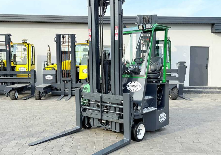Combilift C3000CB / LPG / TRIPLEX – 6500MM / FREE LIFT / FORK POSITIONER / SIDE SHIFT / EXCELLENT CONDITION - Loader empat arah: gambar 4 Combilift C3000CB / LPG / TRIPLEX – 6500MM / FREE LIFT / FORK POSITIONER / SIDE SHIFT / EXCELLENT CONDITION - Loader empat arah: gambar 4