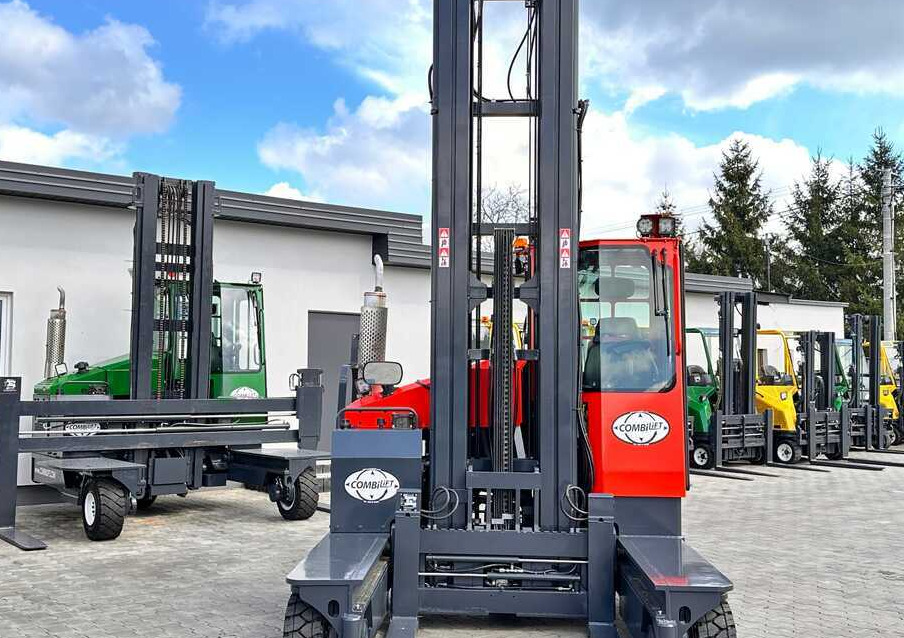 Combilift C4000 / TRIPLEX / 9300MM / FREE LIFT / FORK POSITIONER / GAS / CABIN / LIKE NEW - Loader empat arah: gambar 5 Combilift C4000 / TRIPLEX / 9300MM / FREE LIFT / FORK POSITIONER / GAS / CABIN / LIKE NEW - Loader empat arah: gambar 5