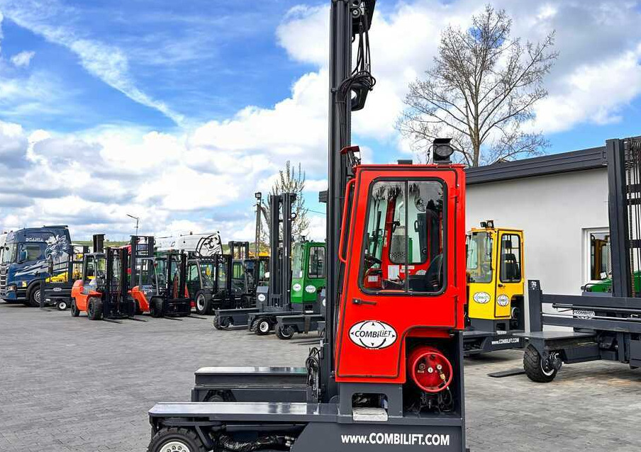 Combilift C4000 / TRIPLEX / 9300MM / FREE LIFT / FORK POSITIONER / GAS / CABIN / LIKE NEW - Loader empat arah: gambar 3 Combilift C4000 / TRIPLEX / 9300MM / FREE LIFT / FORK POSITIONER / GAS / CABIN / LIKE NEW - Loader empat arah: gambar 3