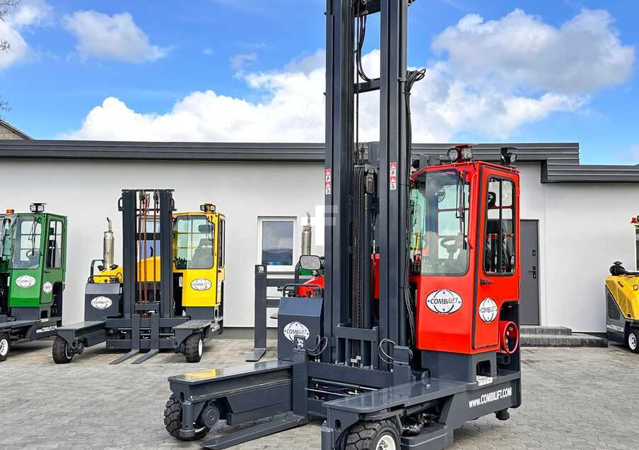 Combilift C4000 / TRIPLEX / 9300MM / FREE LIFT / FORK POSITIONER / GAS / CABIN / LIKE NEW - Loader empat arah: gambar 4 Combilift C4000 / TRIPLEX / 9300MM / FREE LIFT / FORK POSITIONER / GAS / CABIN / LIKE NEW - Loader empat arah: gambar 4